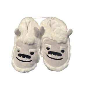 NWOT Old Navy Kid's White Yeti Slippers Cute Warm Non Slip Size Medium (12-13)